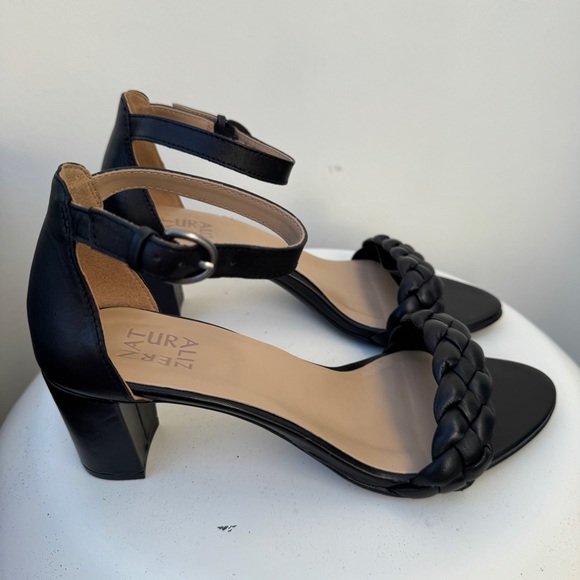 Naturalizer Black Leather Ankle Strap Heeled Sandals Size 9 - Picture 5 of 9